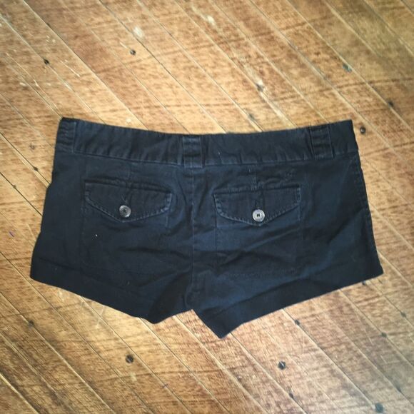 American Eagle lightweight shortie shorts, size 6 - Picture 3 of 3